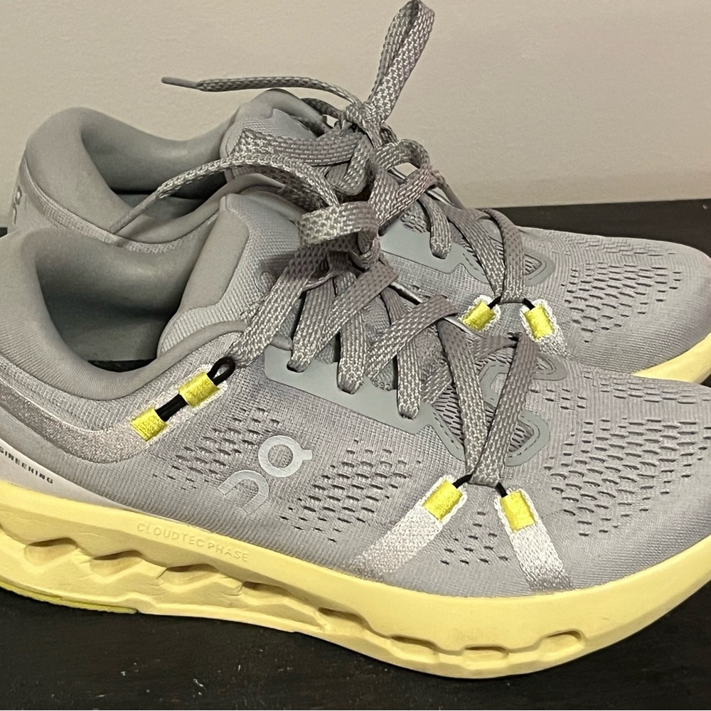 On CloudTec Cloudrunning Women's Sneakers in Light Gray and Pale Yellow